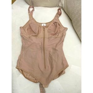 Anna Mayre shapewear